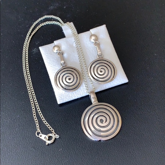 Jewelry - Picture 2 of 2